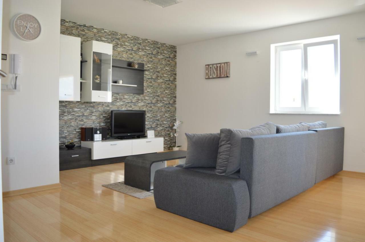 Malinska Apartamento Exterior foto