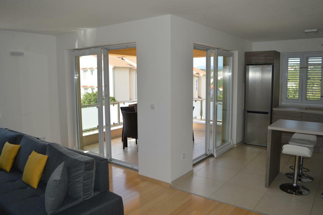 Malinska Apartamento Exterior foto